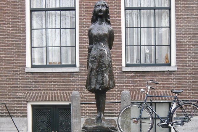 2-Hour Private Anne Frank Walking Tour With Drink - Inclusions