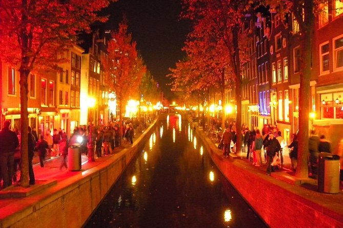 Exclusive Amsterdam Red Light District Tour With a Drink - Inclusions and Amenities