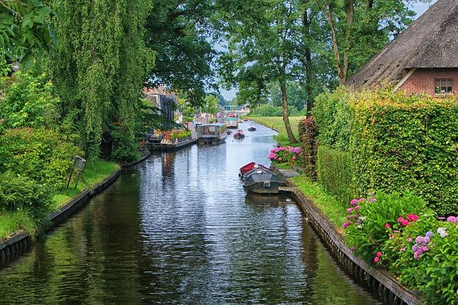 Sightseeing Tour to Keukenhof Tulip Gardens Fields and Giethoorn From Amsterdam - Booking Information