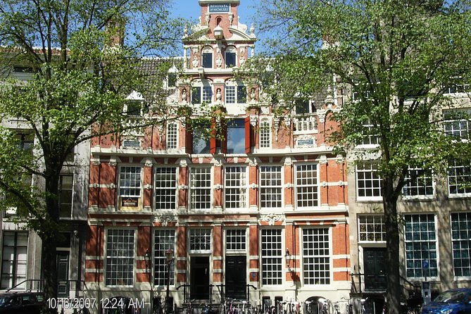 Walking Tour of 2 Hours of the Highlights of Amsterdam