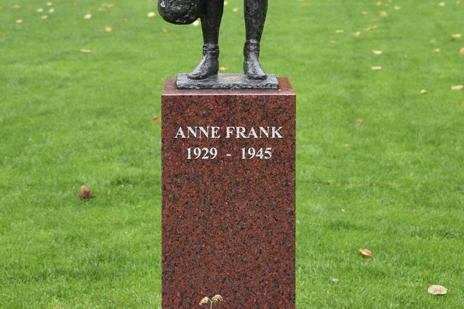 2-Hour Private Anne Frank Walking Tour With Drink - Meeting Point Details