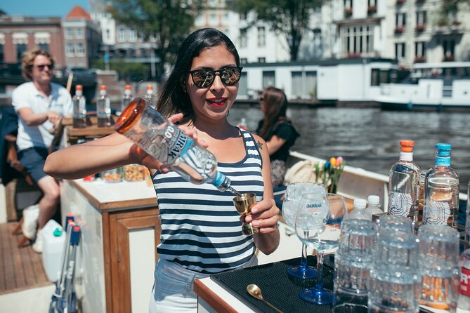 Amsterdam: Luxury Boat Cruise With Beers, Wines & Cocktails - Crew Recognition and Service Feedback