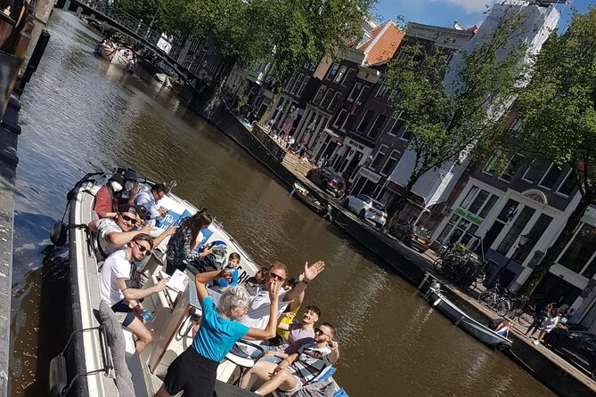 Amsterdam: Open Air Winter Booze Cruise - Inclusions on the Cruise
