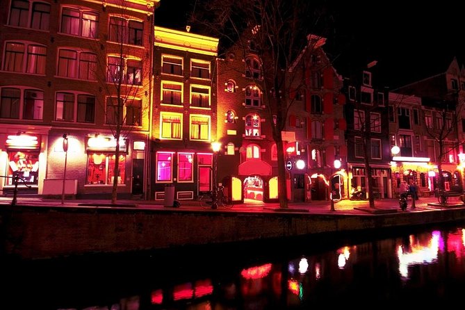 Tour Red Light District in Spanish Small Groups - Just The Basics