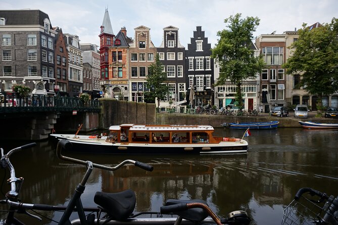 Amsterdam Morning Canal Cruise With Coffee and Tea
