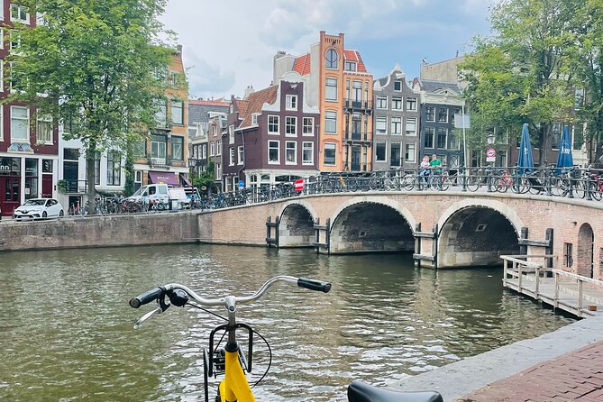 Highlights & Hidden Streets Bike Tour Amsterdam - Meeting and Pickup Information