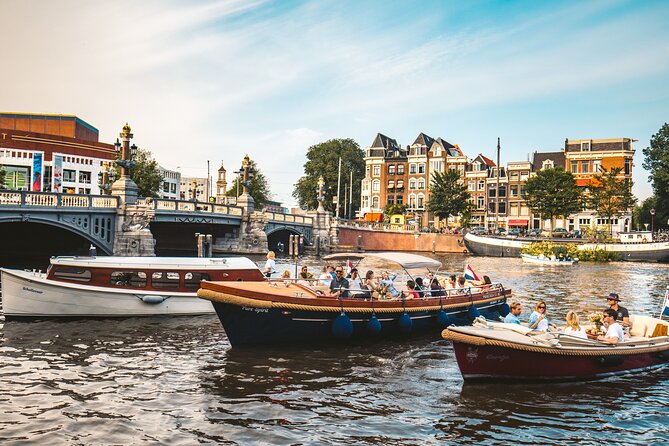 Amsterdam Highlights Small-Group Cruise With Apple Pie, 2 Drinks