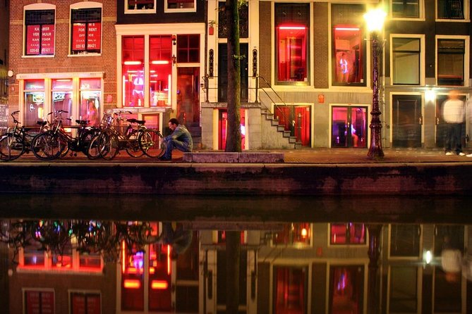 Amsterdam Red Light District and City Center Walking Tour - Tour Duration and Flexibility