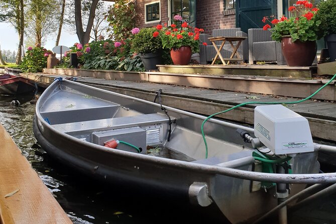 Giethoorn Day Trip From Amsterdam With 1-Hour Boat Tour - Attractions in Giethoorn