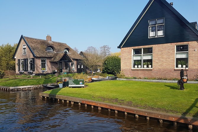 Giethoorn Small-Group Tour From Amsterdam (Max. 8 People) - Tour Experience