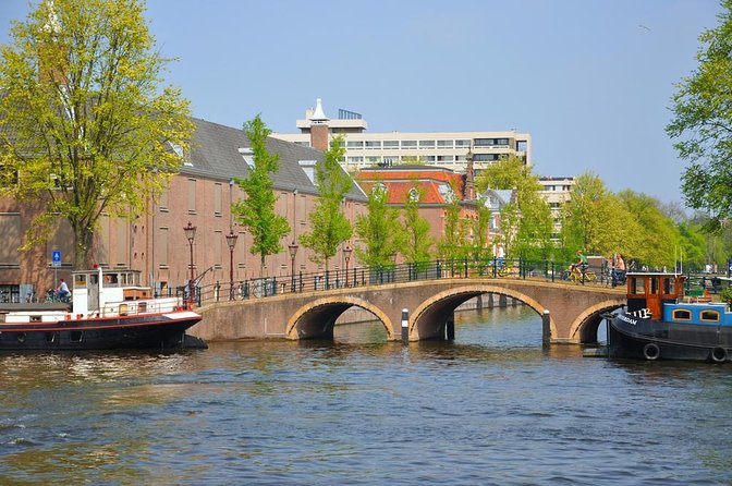 Amsterdam Classic Boat Cruise With Live Guide, Drinks and Cheese - Just The Basics