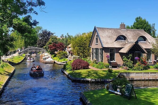 Giethoorn Day Trip From Amsterdam With 1-Hour Boat Tour - Group Size and Transportation