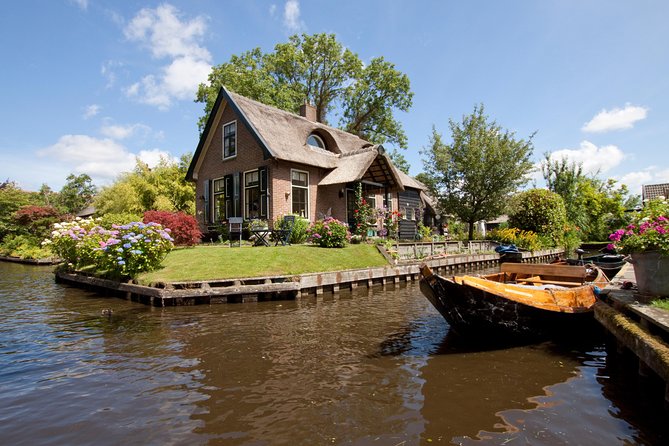Private Day Trip From Amsterdam to Giethoorn Including Boat Tour - Tour Highlights