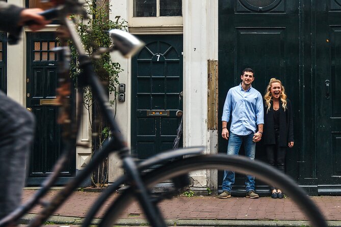 30 Minute Private Vacation Photography Session With Local Photographer in Amsterdam - Tips for Posing and Capturing Candid Moments